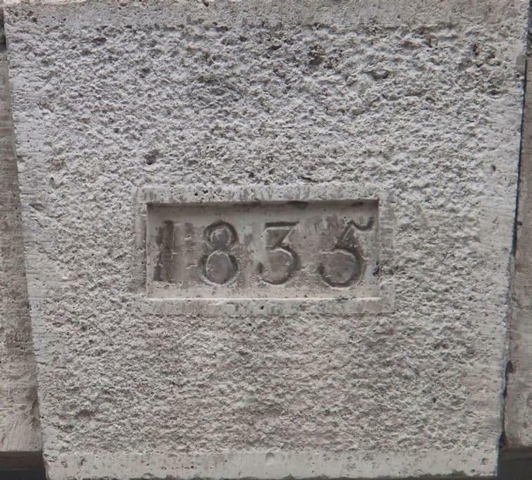 Le 1835, Rouge-corail Moustiers-Sainte-Marie