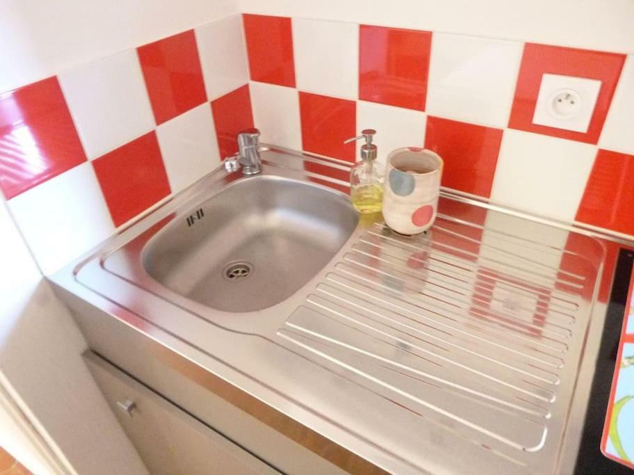 Le 1835, Rouge-corail Apartment